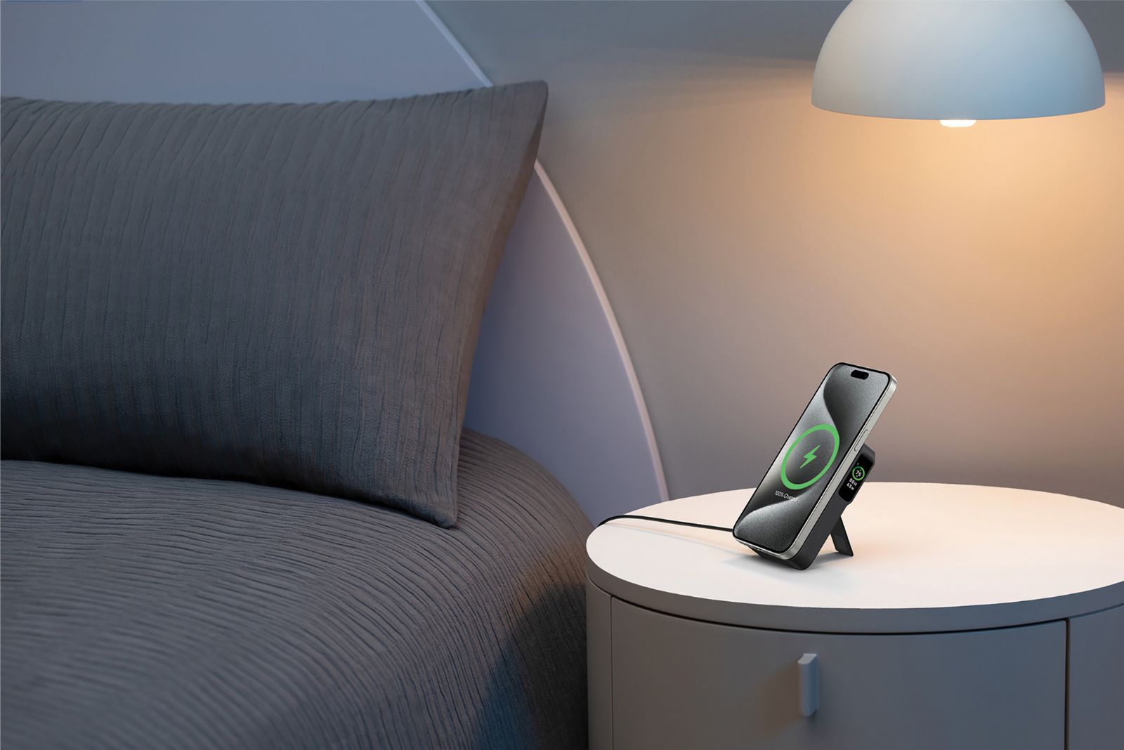 MagSafe Powerbank von Anker mit Logo als praktisches Mitarbeitergeschenk f&uuml;r B&uuml;ro und Zuhause