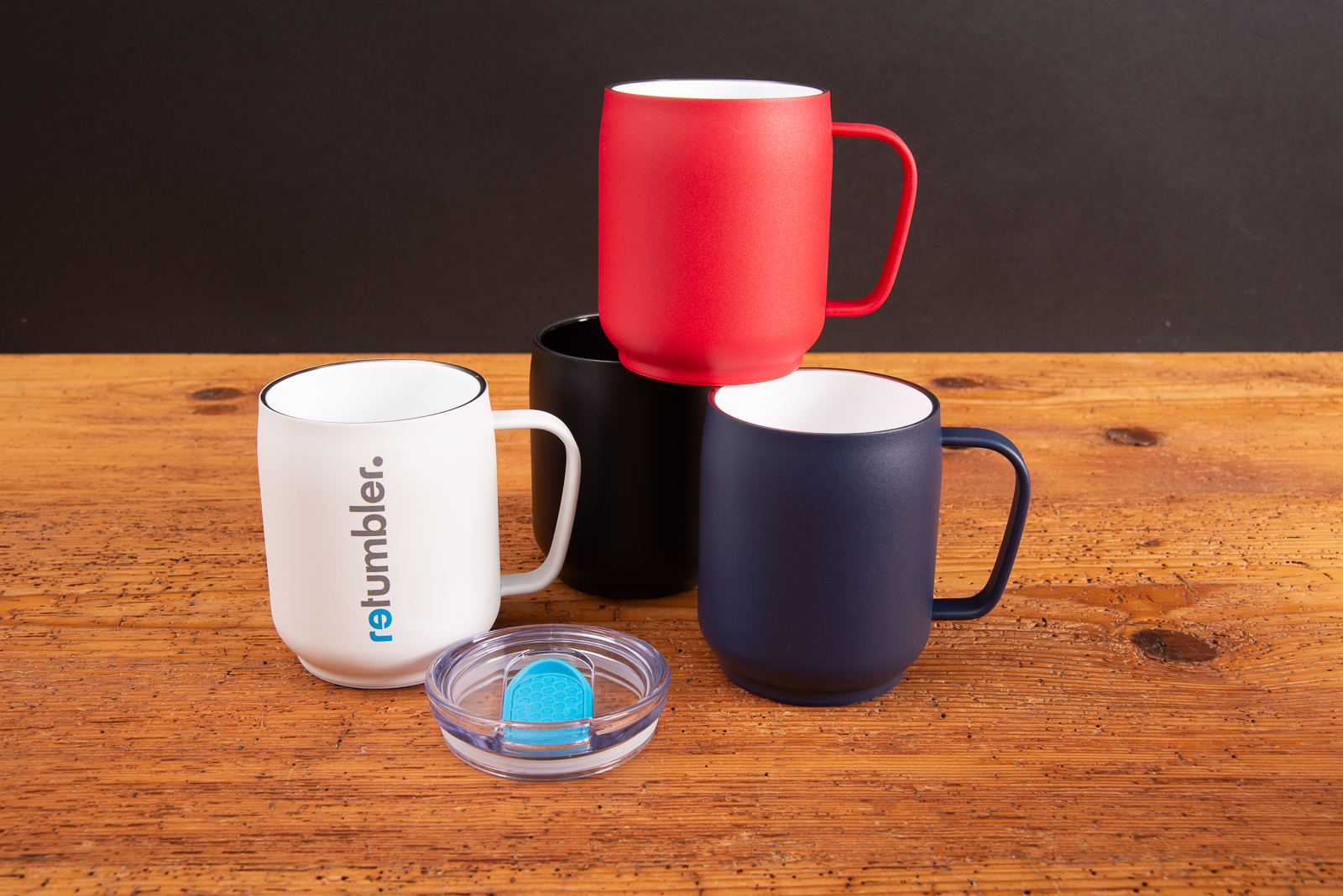 Thermotassen mit Deckel in verschiedenen Farben als nachhaltige Werbemittel mit Logo