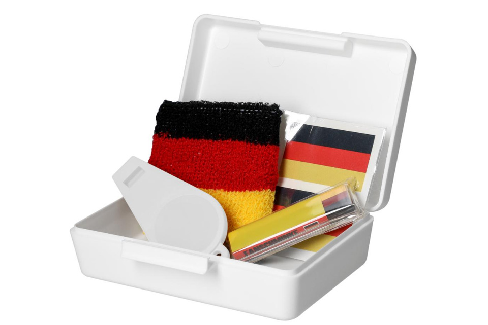 Travelbox &bdquo;Fan&ldquo; mit Fanschminke, Pfeife und Schwei&szlig;band als Fu&szlig;ball-Werbegeschenk mit Logo.