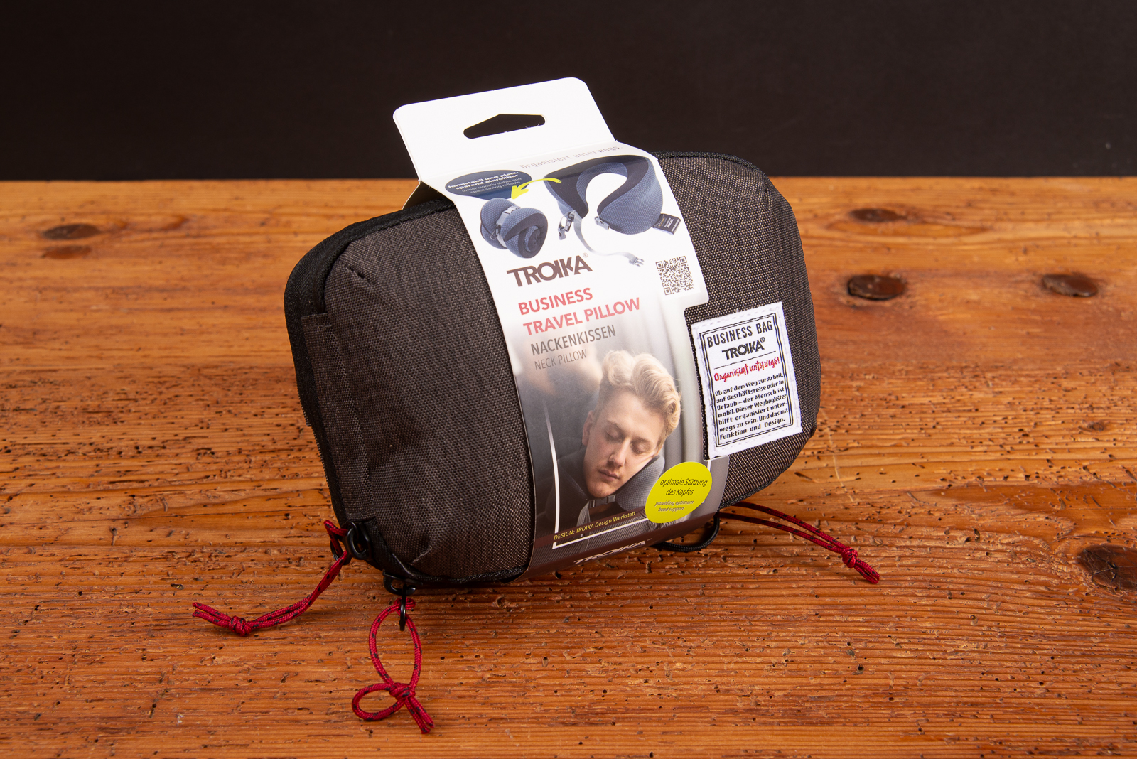 Troika Nackenkissen mit Logo kompakt verpackt mit Produktbanderole &ndash; ideales Reise-Werbegeschenk.