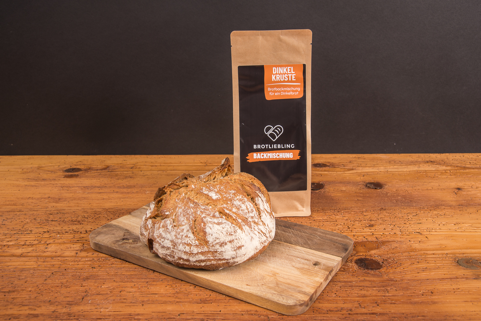 Brotliebling Brotbackmischung mit Logo und frisch gebackenem Brot