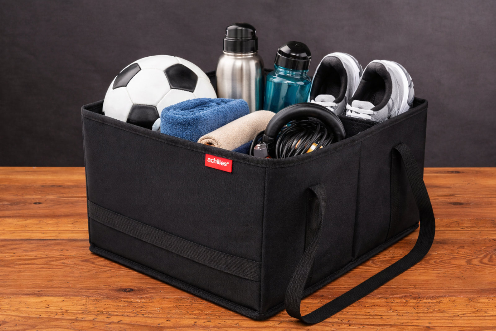 Faltbarer Einkaufskorb mit 12 F&auml;chern im Einsatz f&uuml;r Sportequipment auf einem Holztisch, zeigt die stabile Aufbewahrung von schweren Trinkflaschen und Zubeh&ouml;r.