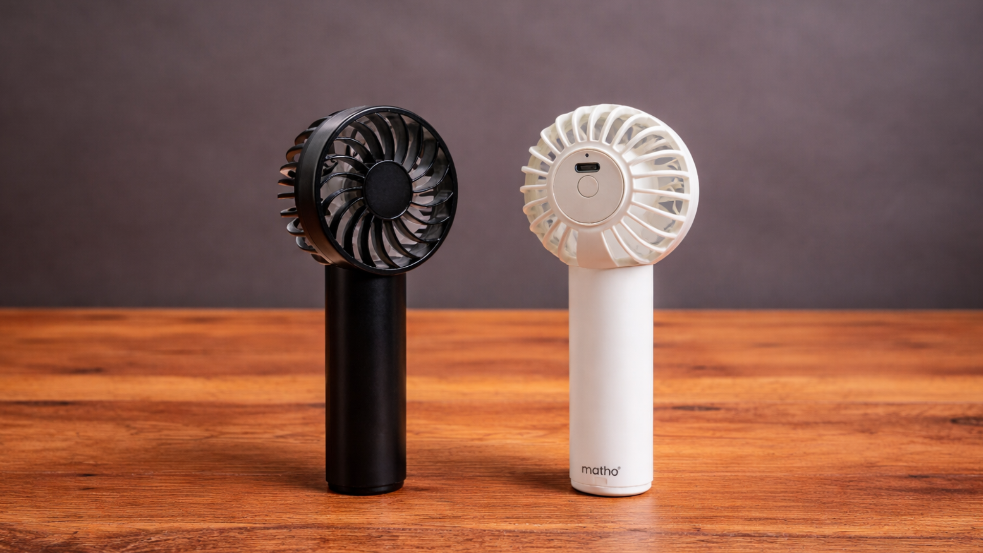 Wiederaufladbarer Handventilator Breezy 2 in Schwarz und Wei&szlig; &ndash; mobiler Ventilator mit Logo als Werbeartikel