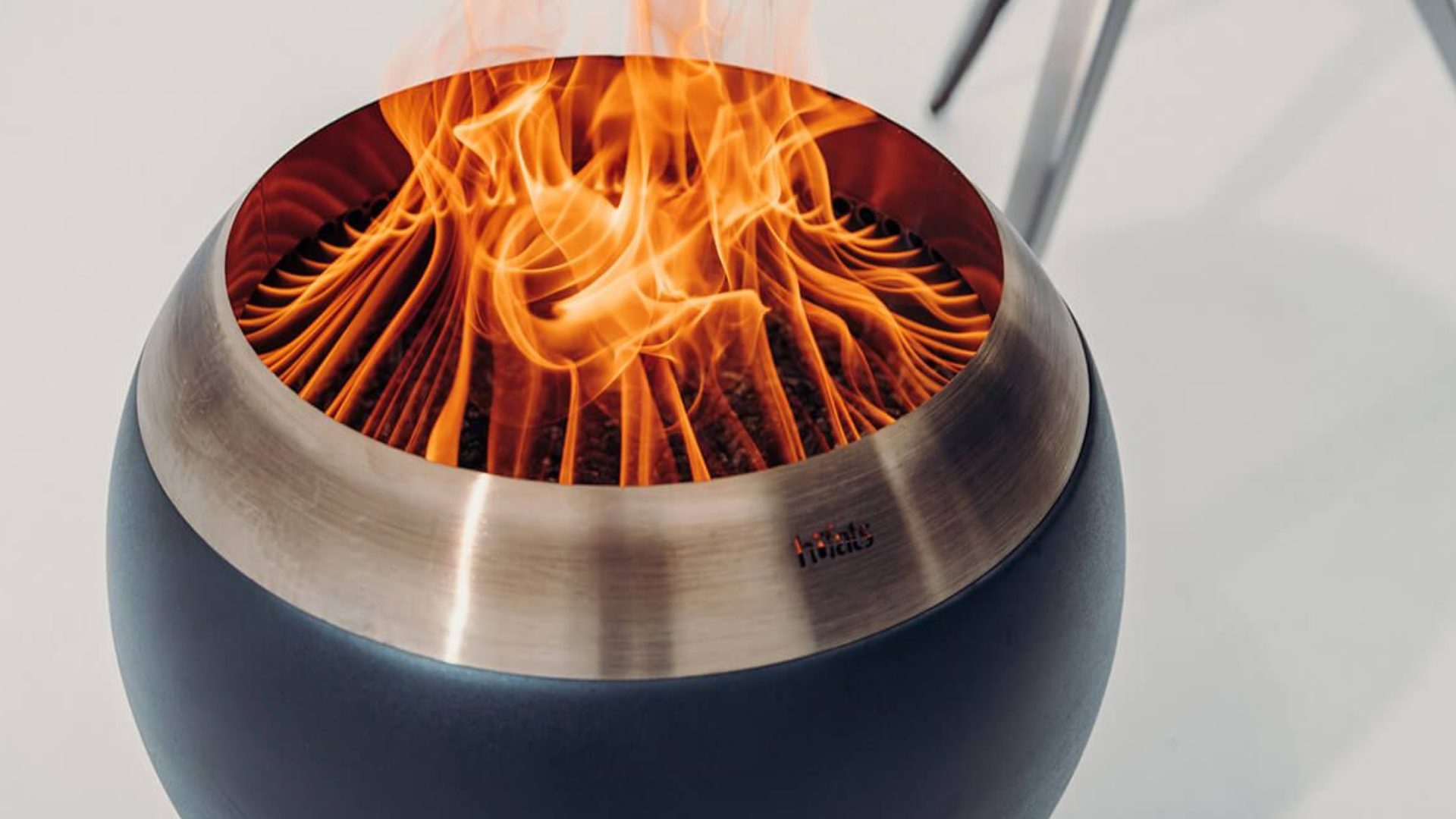 H&ouml;fats MOON 45 Feuerschale mit beeindruckendem Flammenspiel und Holzvergaser-Technologie