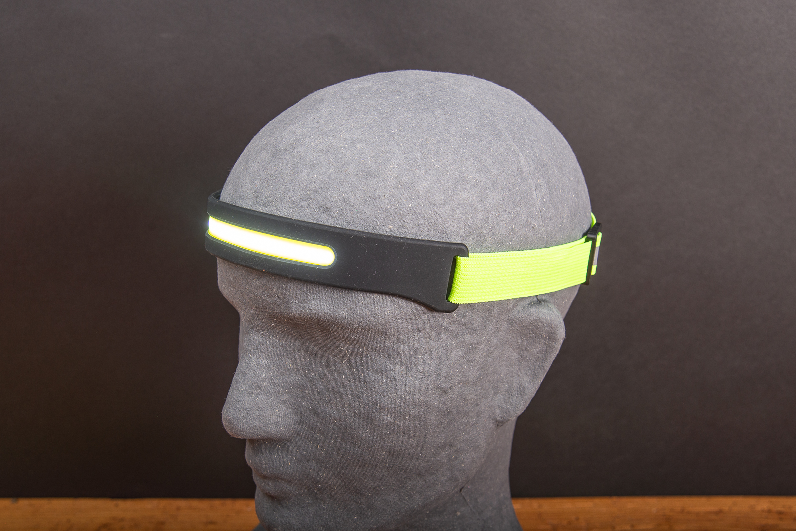 Kopflampe mit COB LED Leuchtband als innovatives Werbegeschenk mit hoher Leuchtkraft