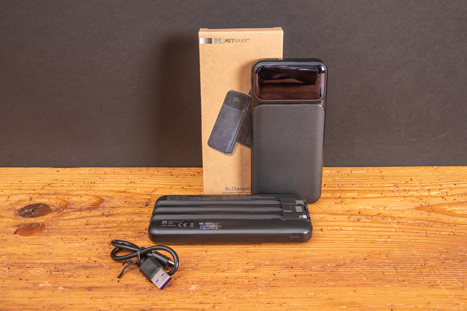 Powerbank 10000 mAh mit Logo und LiFePO4 Akku &ndash; sichere Werbeartikel Powerbank mit Display