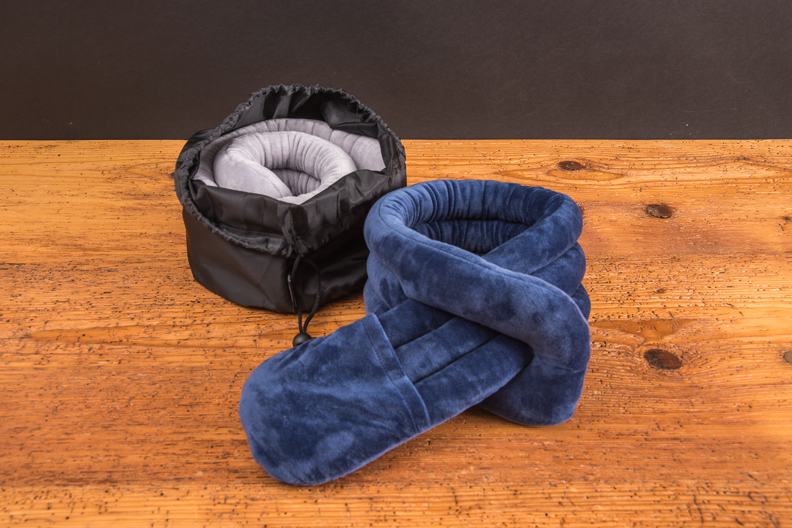 Personalisiertes Nackenkissen mit Logo &ndash; flexibles Reisekissen f&uuml;r Flugzeug und unterwegs