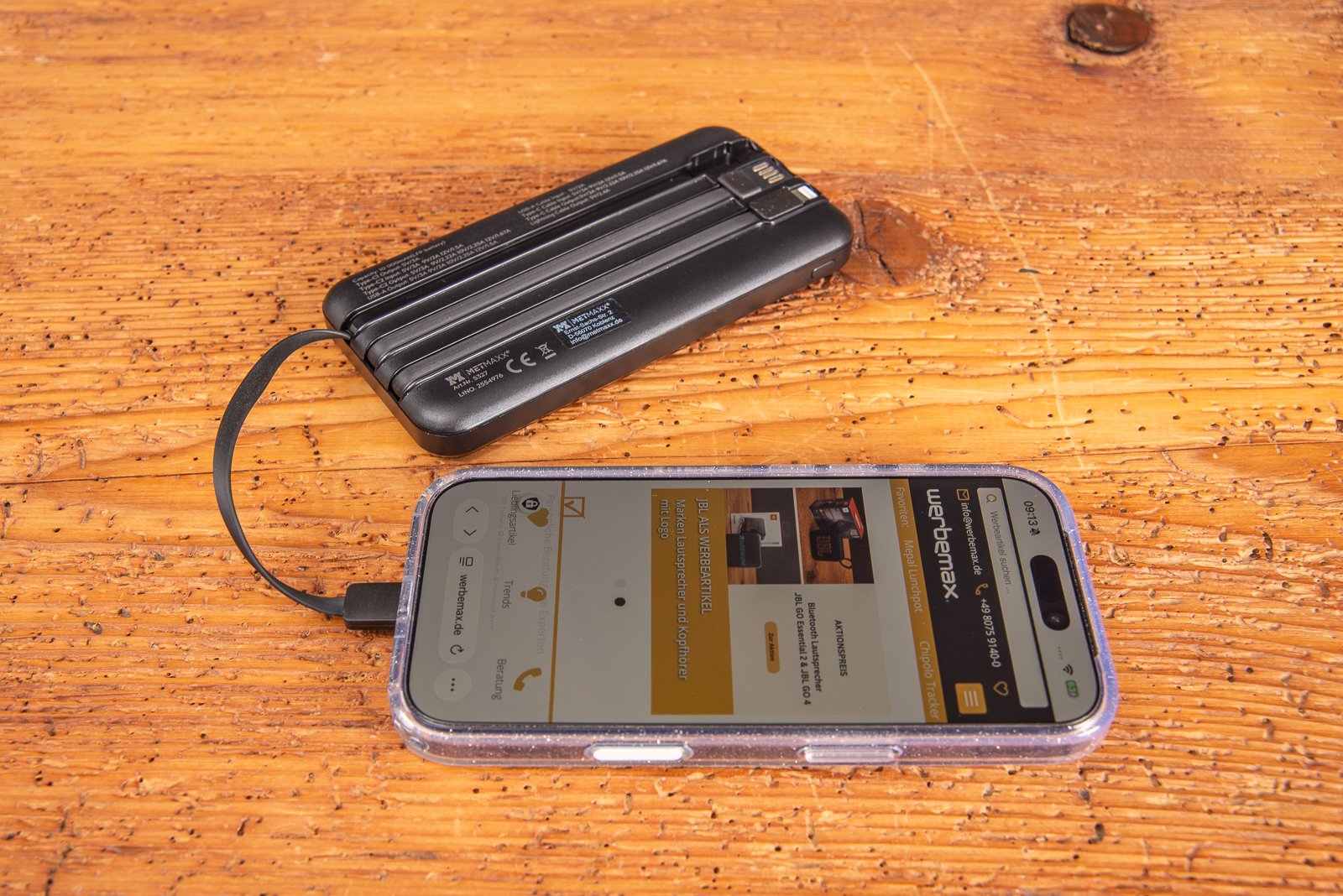 Sichere Powerbank mit LiFePO4 Akku und integrierten Kabeln &ndash; 10000 mAh Fast Charge Powerbank