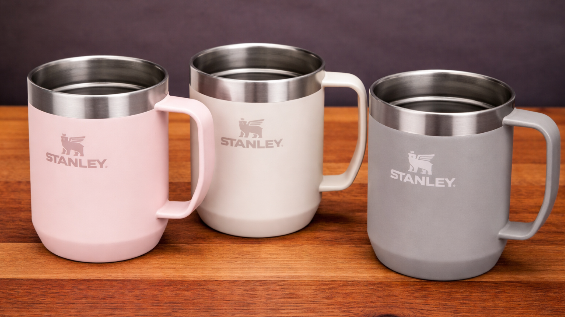Stanley Camp Mug Thermobecher in rosa, creme und grau mit Logo Gravur als hochwertiger Werbeartikel
