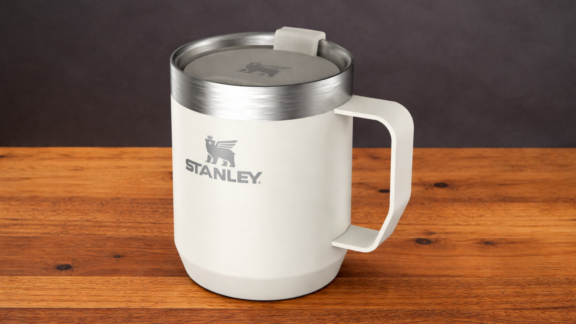 Stanley Thermotasse creme mit Deckel und Logo als langlebiger Stanley Kaffeebecher Werbeartikel