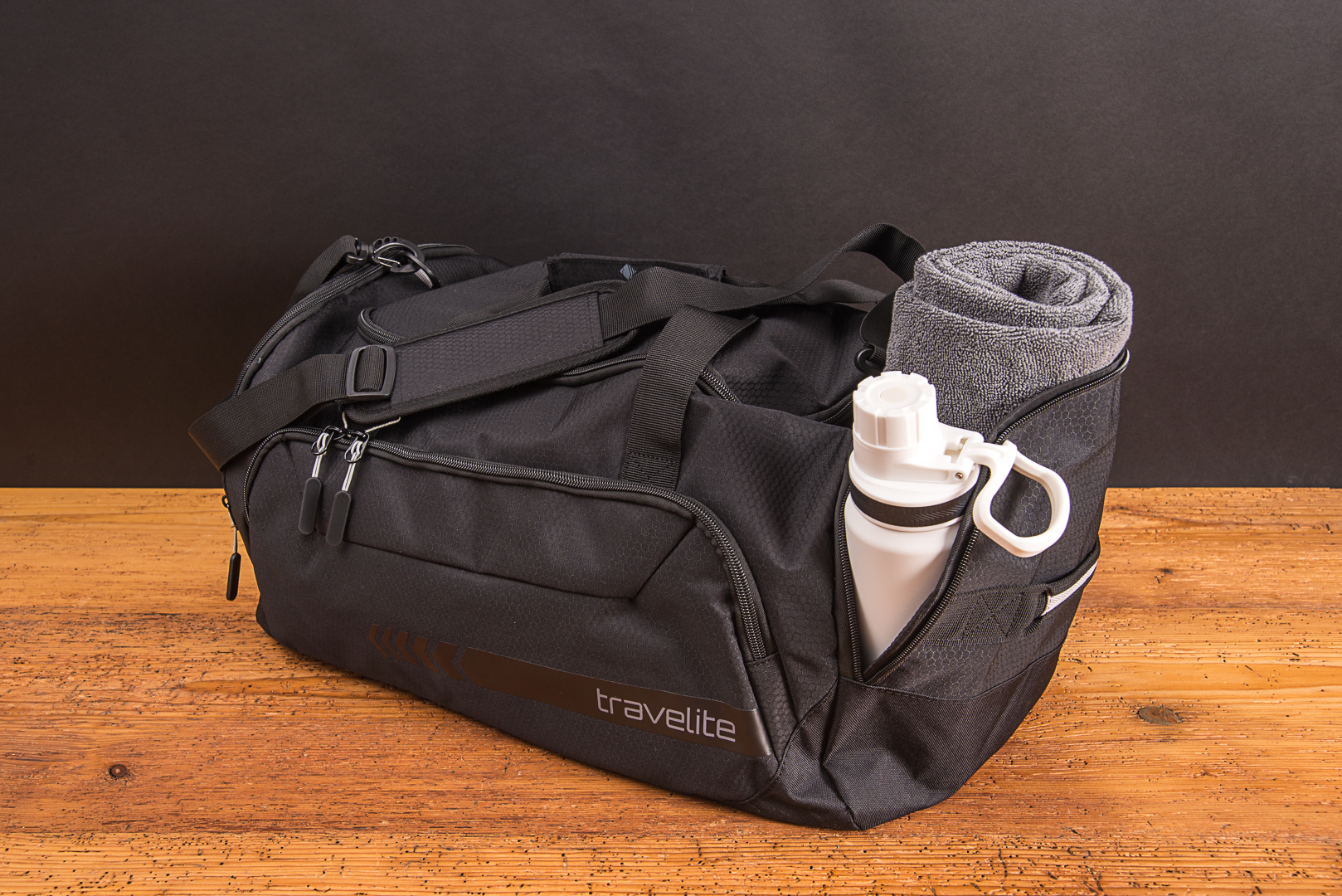 Travelite Reisetasche KICK OFF als Werbeartikel mit Seitentasche f&uuml;r Trinkflasche und Handtuch.
