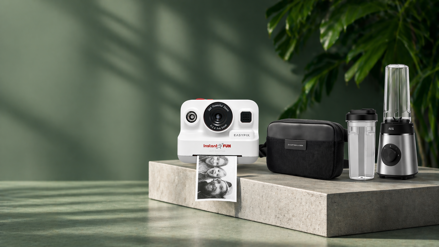 Moderne Sofortpr&auml;mie Werbegeschenke Auswahl mit Premium-Produkten wie Kamera, Tasche und Mixer als hochwertige Incentives f&uuml;r Kunden und Mitarbeiter