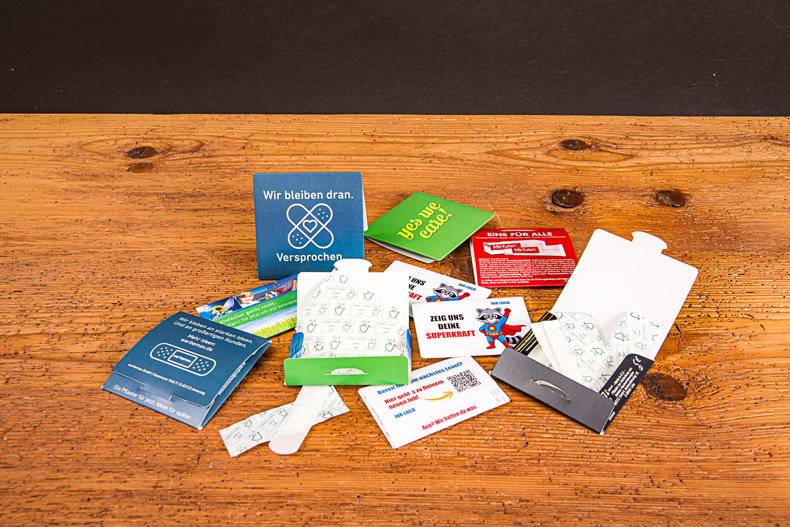 Individuell gestaltbare Pflastersets als nachhaltige Werbeartikel, vollfl&auml;chig bedruckt f&uuml;r Messe-Giveaways und Mailingbeilagen.