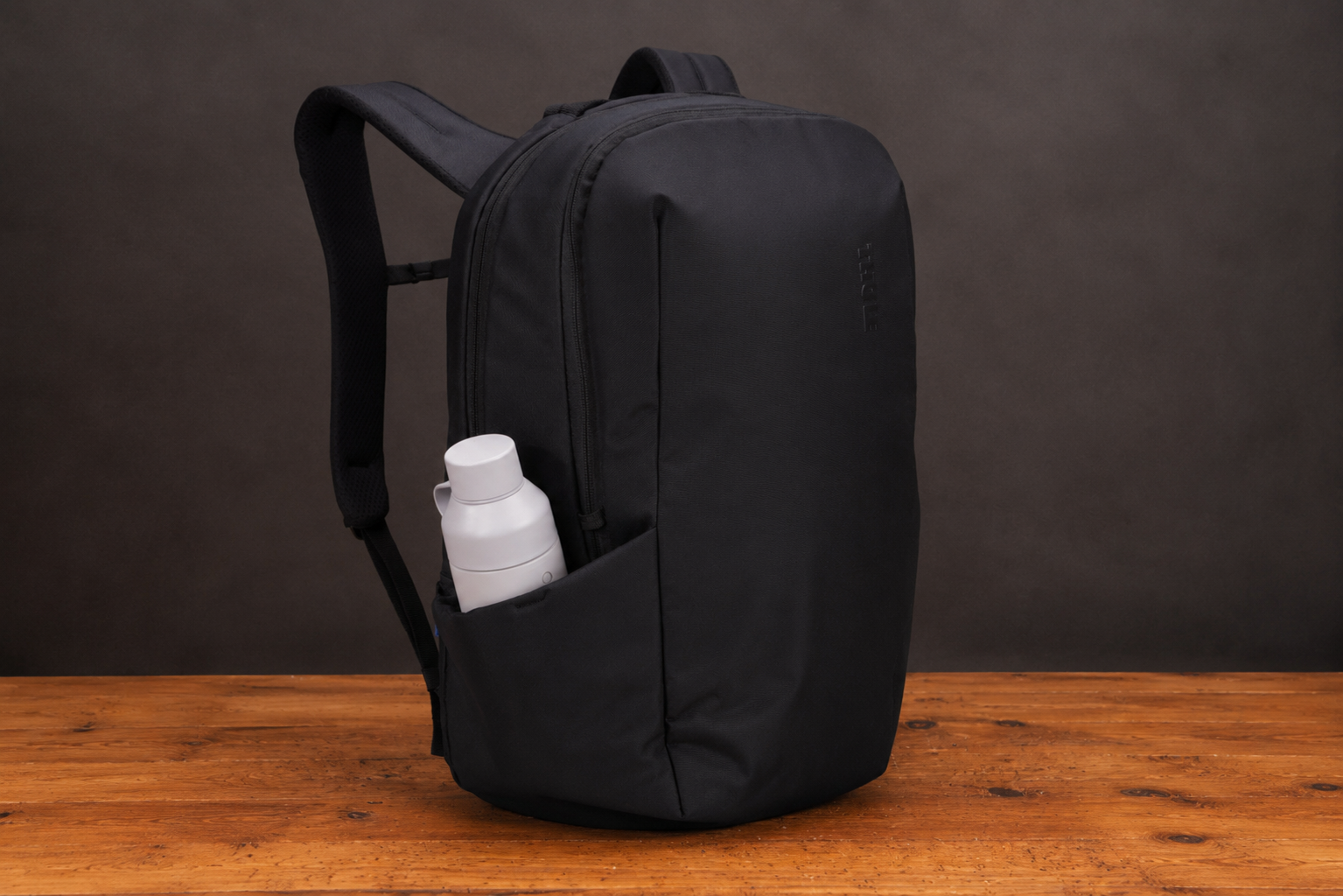 Thule Subterra 2 Business-Rucksack mit seitlichem Trinkflaschenfach und modernem Design.