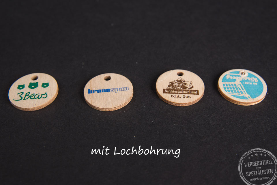 nachhaltiger Einkaufchip aus Holz mit Bohrung f&uuml;r Karabiner als Give-Away auf Messen und Events.