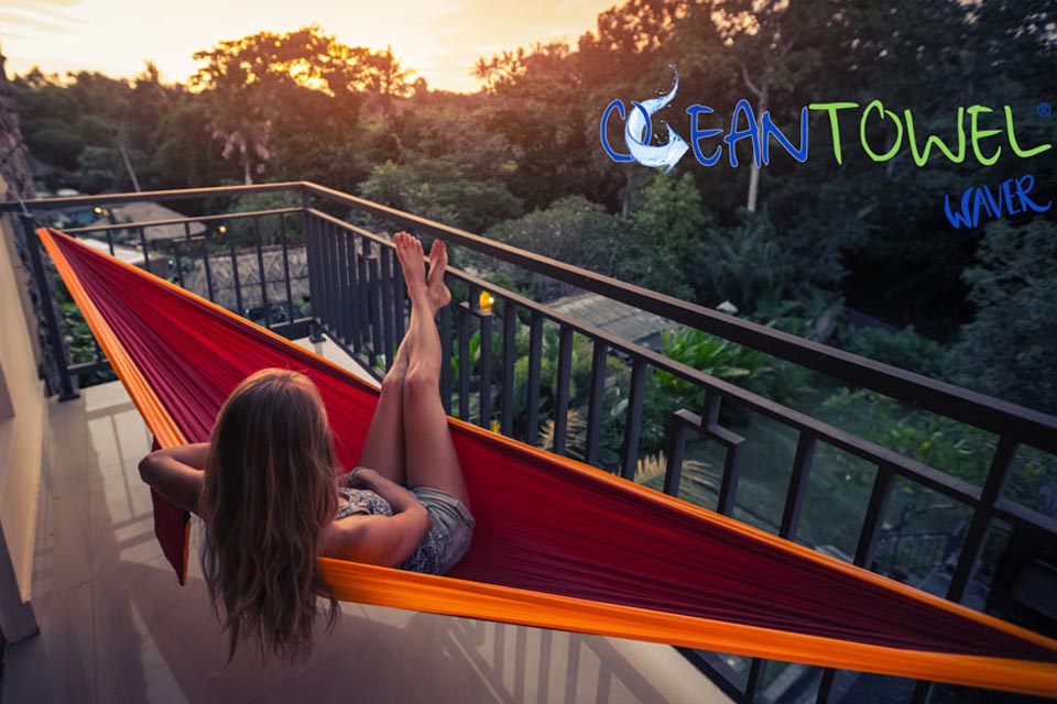 H&auml;ngematte auf dem Balkon mit Logo