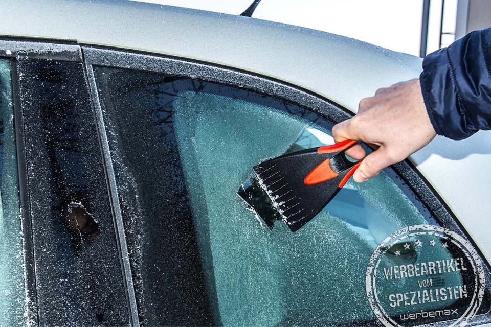 Eiskratzer als Werbeartikel f&uuml;r Autoh&auml;user befreit von Eis