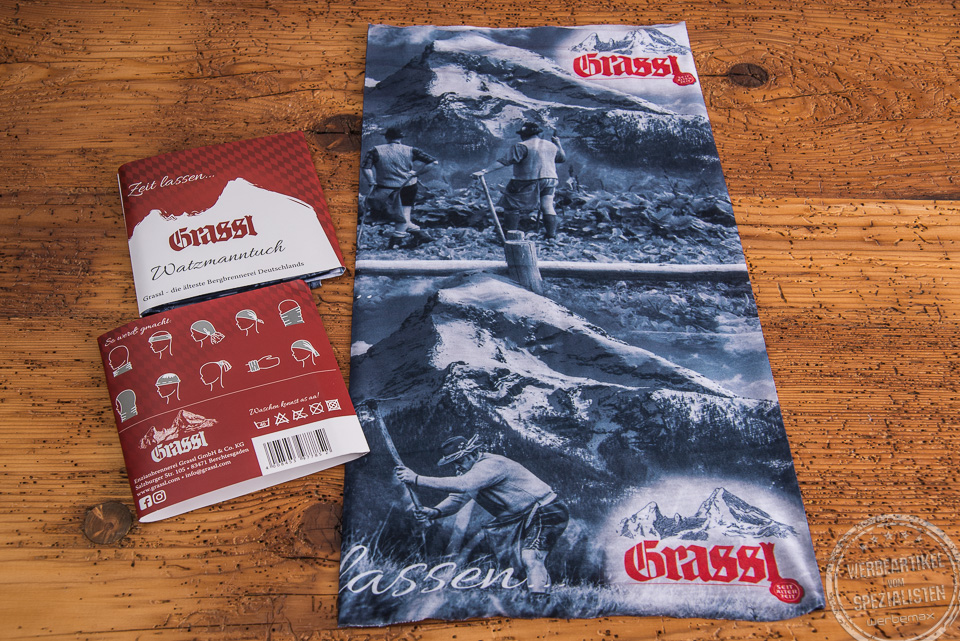 grassl enzian multifunktionstuch in Nahaufnahme