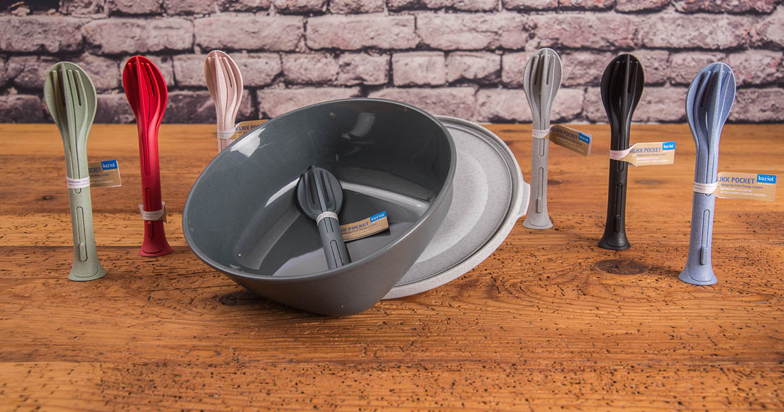 Koziol Geschirr Werbegeschenke, grauer Teller und Besteck. 