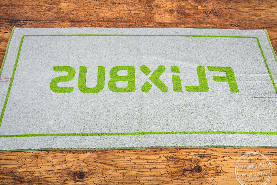 Duschtuch f&uuml;r Flixbus R&uuml;ckseite - hier ist die Einwebung umgekehrt