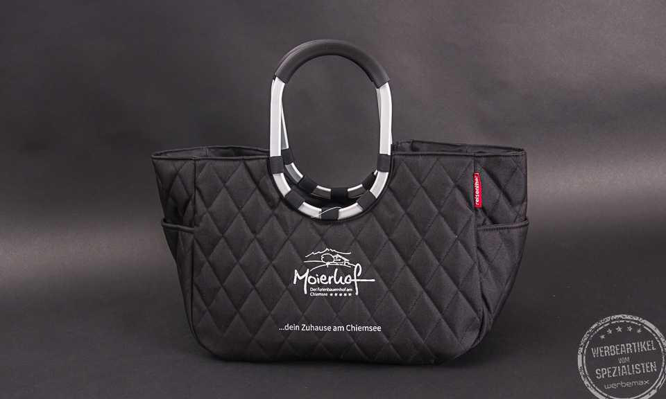 Schwarzer Reisenthel Loopshopper mit Logo Moierhof.