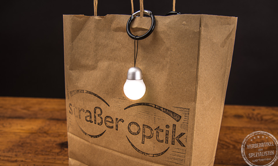 Strasser Optik Burghausen Papiert&uuml;te mit Taschenlicht Schl&uuml;sselanh&auml;nger als Werbegeschenk f&uuml;r die Kunden