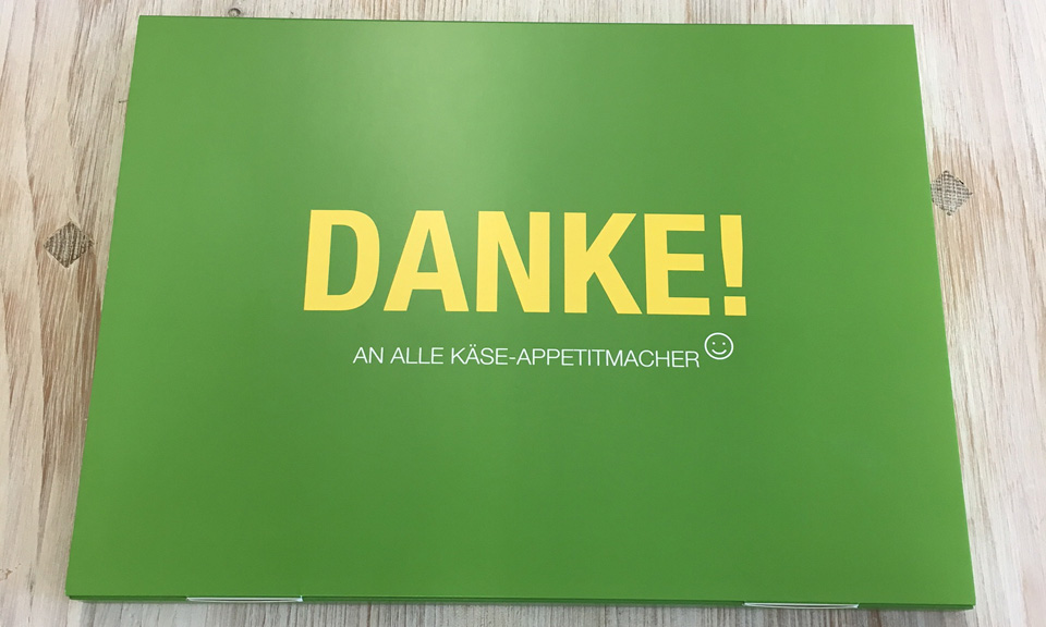 Dankegeschenk Brotzeitbrettchen f&uuml;r Mitarbeiter von FRISCHPACK gestaltet von werbemax