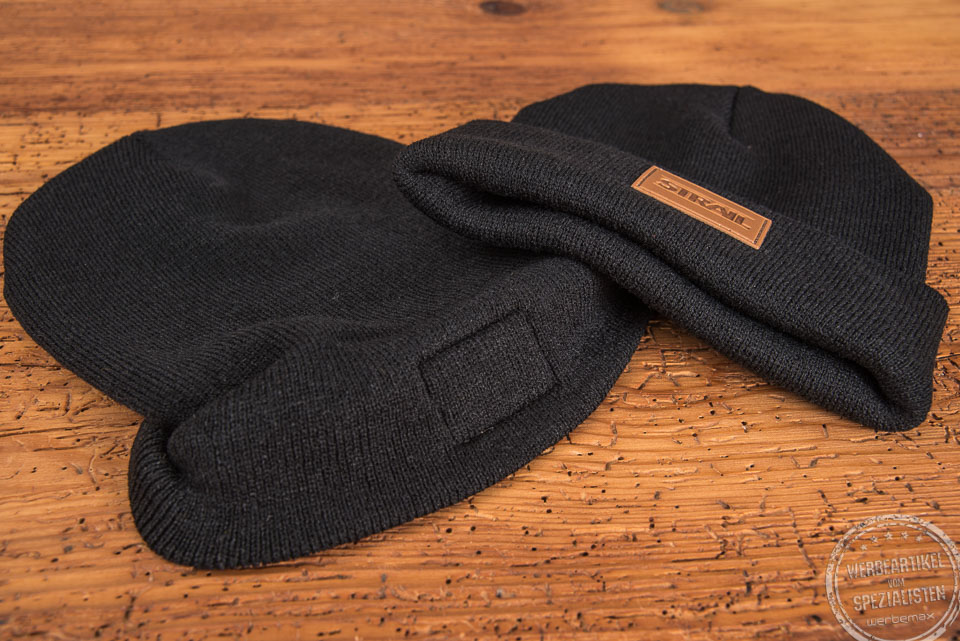 Promostrickm&uuml;tze mit Logo-Lederpatch