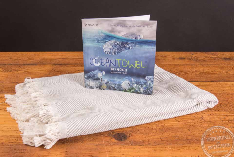 Ocean Towel nachhaltige Kuscheldecke mit Flyer