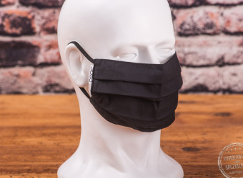 Schwarze Mund-Nasen-Maske aus Baumwolle mit Weblabel