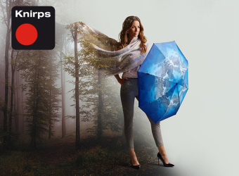 Blauer Knirps Regenschirm mit Frau die den Schirm hält als Werbeartikel