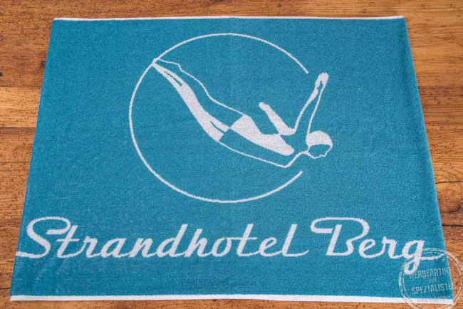 Badetuch mit Logoeinwebung Strandhotel berg
