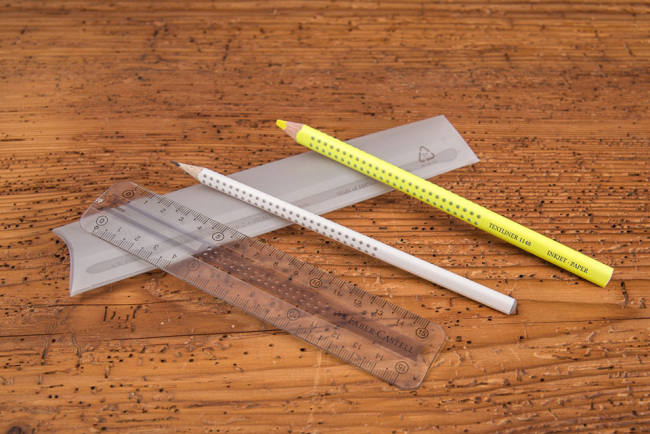 Faber Castell College Set Grip mit Lineal, Bleistift und gelbem Bleistift zum Markieren.