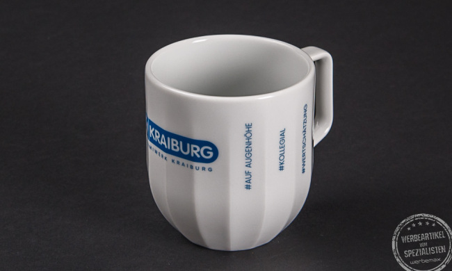 Kaffeebecher Porzellan in weiß mit Logo Kraiburg als Werbegeschenk