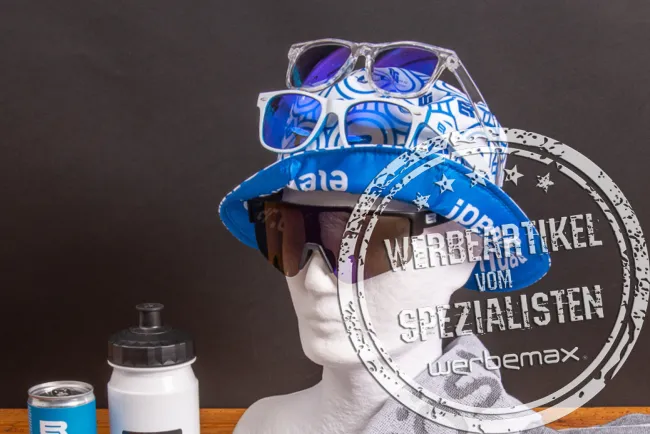 Gebrandeter Fischerhut und Sonnenbrillen von Elektro Rösler als auffällige Werbeartikel für Azubimesse und Recruiting.