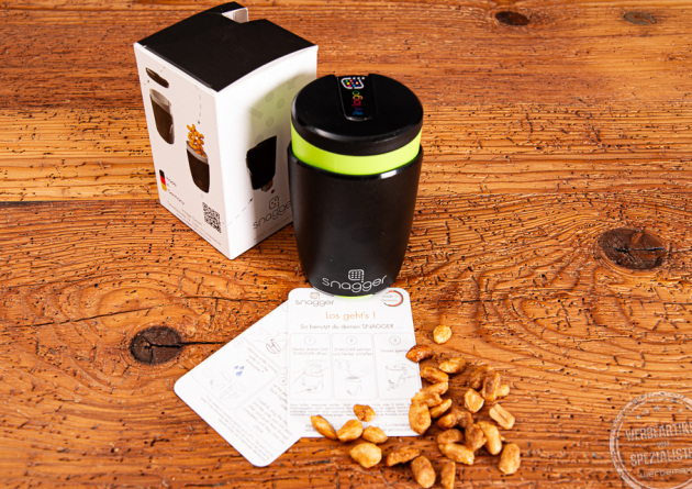 Snagger Snackspender mit Bedienungsanleitung und Nüssen