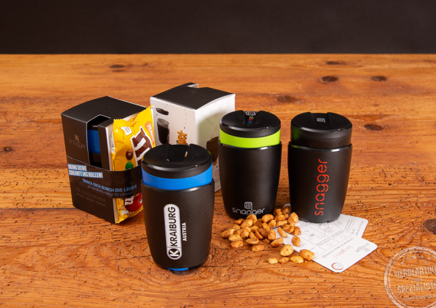 Drei Snack-Spender Snagger als Werbeartikel mit Logo, Werbebanderole und N&uuml;ssen