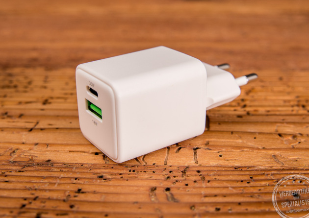 Schnellladeger&auml;t USB-C Anschluss in wei&szlig; als Werbeartikel