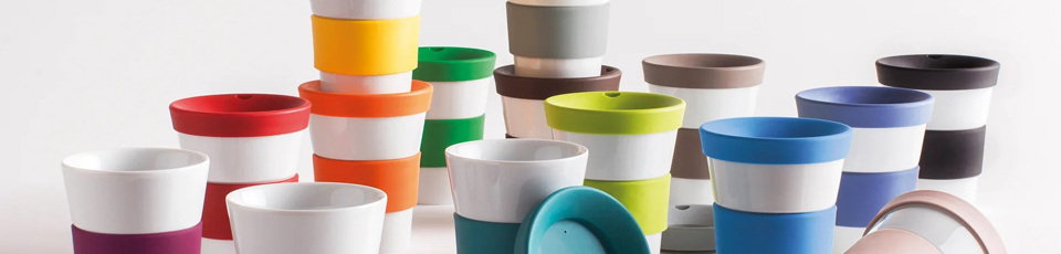 Mehrere KAHLA cupit Tassen mit unterschiedlichen Farben