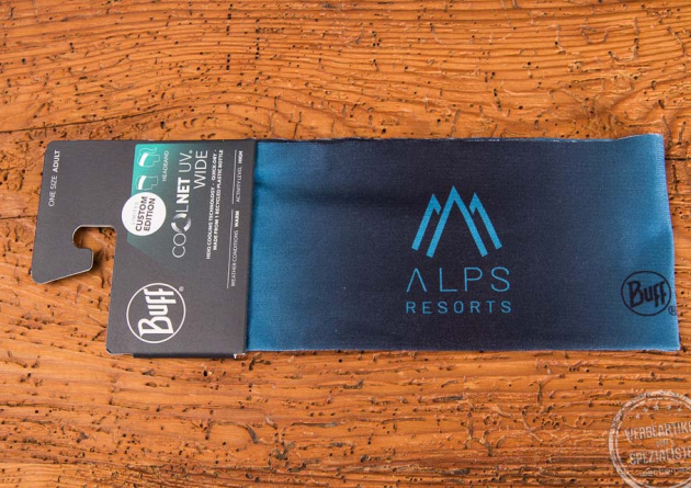 Sport Stirnband von BUFF mit individuellem Logo - am Beispiel ALPS RESORTS in sch&ouml;nen Blaut&ouml;nen mit Kartonheader