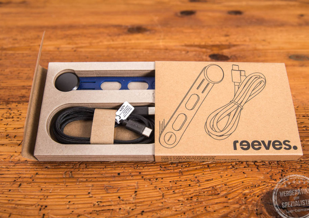 Technisches Werbegeschenk f&uuml;r junge Zielgruppen, innovatives Ladekabel mit integrierter Befestiung