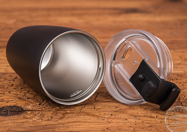 FLSK CUP schwarz mit Logo als Werbegeschenk.