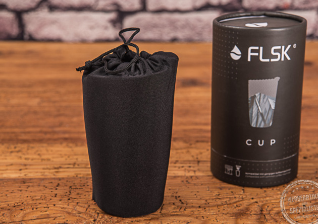 FLSK CUP Thermobecher schwarz individuell bedruckt mit Verpackung als Werbegeschenk.
