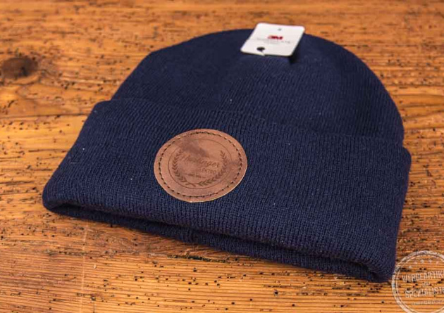 Beanie blau mit Logopatch als Werbegeschenk