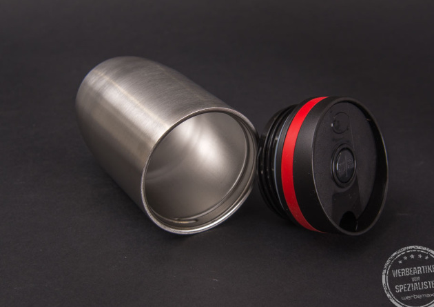 Thermobecher CremaOfficinaBudget in silber mit roter Manschette