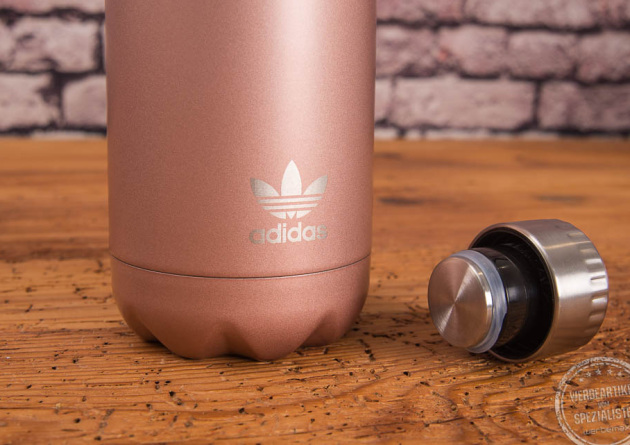 FLSK Flasche mit Logogravur und Deckel