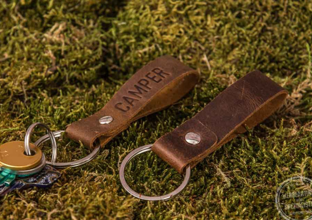 Leder-Schlüsselanhänger mit individueller Prägung