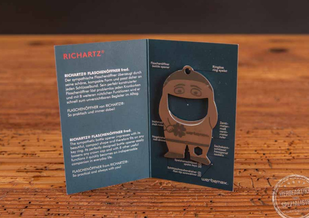 Richartz Flaschenöffner FRED in Werbekarte mit Logo als Werbegeschenk