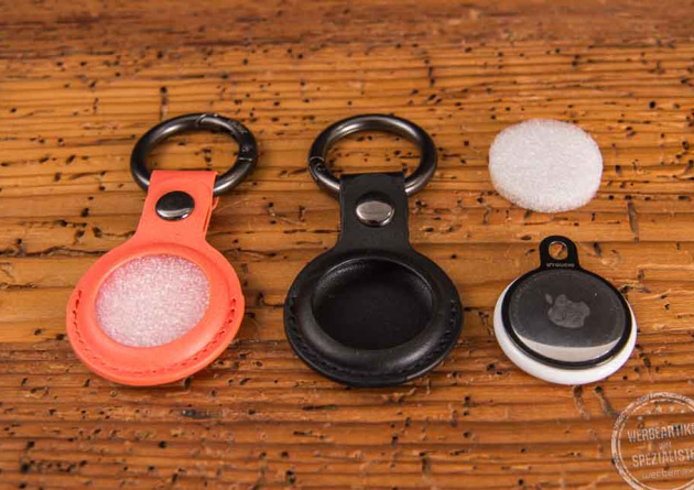 Werbegeschenk Troika Anh&auml;nger orange und schwarz mit Logo f&uuml;r Apple Airtag