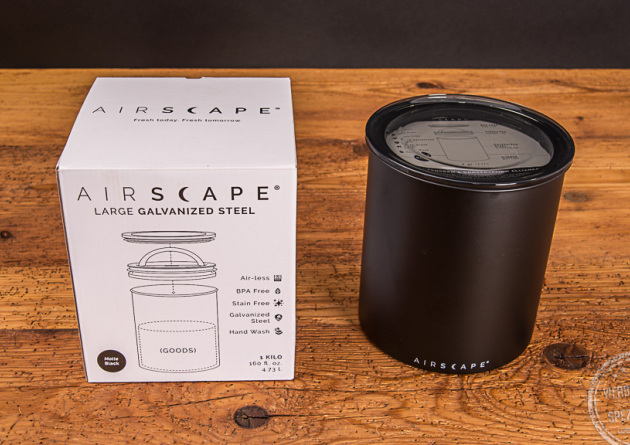 Airscape Kaffeedose in schwarz inklusive Verpackung als Werbegeschenk f&uuml;r Cafe. 